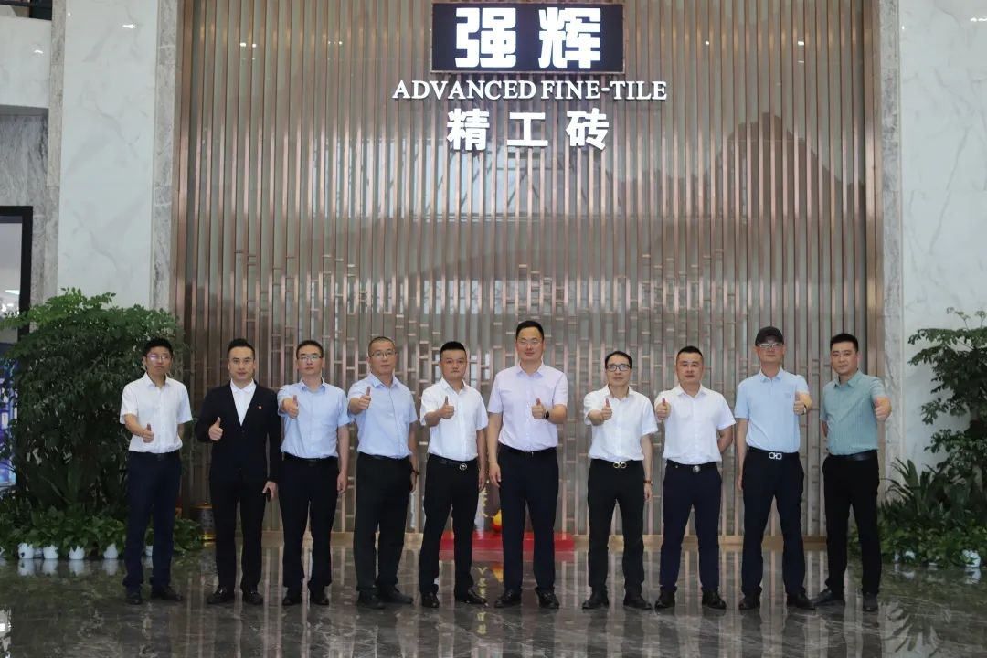 強輝新品質感大師又出圈？華美立家團隊參觀強輝總部展廳！